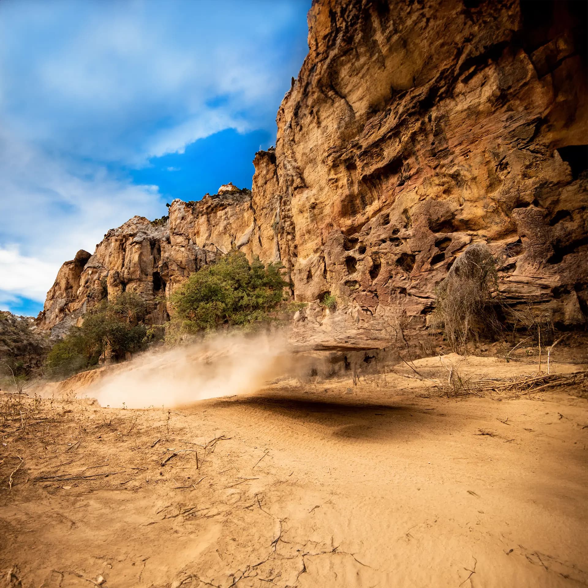 https://cdn.anubesport.com/anubesport/images/banner/bg-car.webp